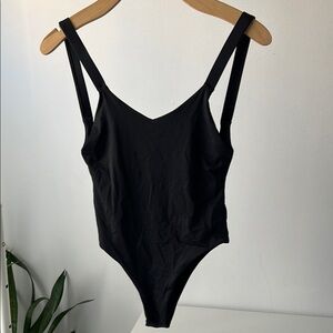 VITAMIN A Black V-Neck Bodysuit S 6